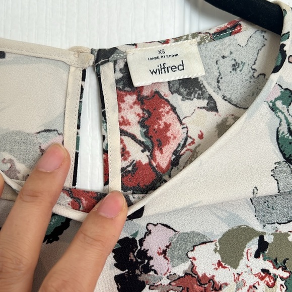 Aritzia floral blouse - Picture 4 of 7